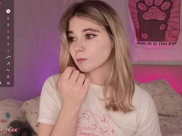 Alice-teaseee on BongaCams 