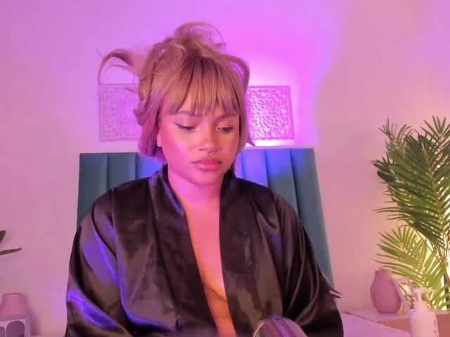 Aluna-Sweet on BongaCams 