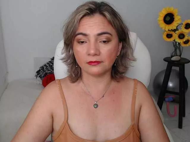 ana-milf on BongaCams 