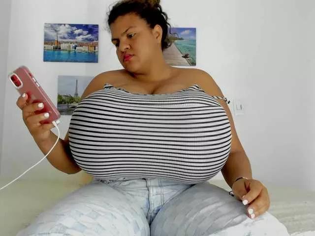bigmom-22 on BongaCams 