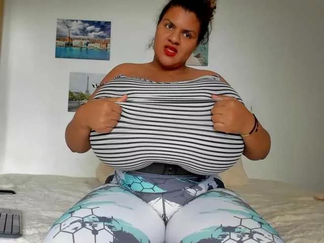 bigmom-22 on BongaCams 