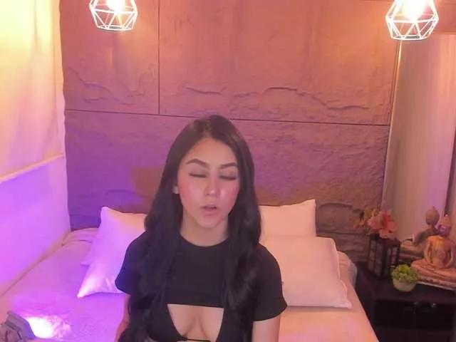 Coraliinee on BongaCams 