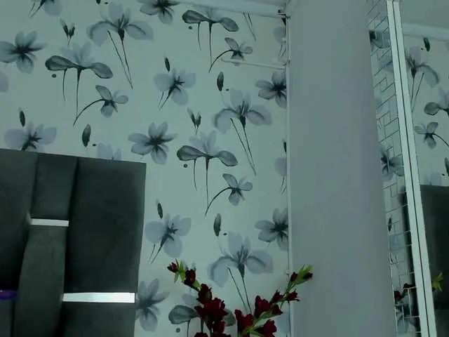 Ehotloveaxxx on BongaCams 