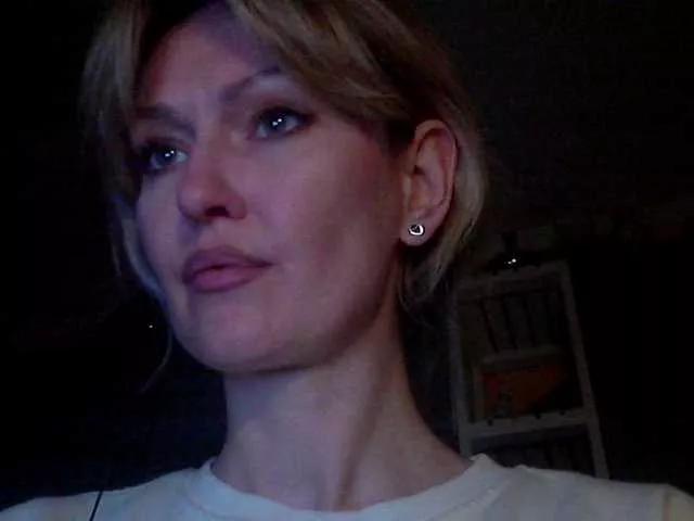 LaraEva
