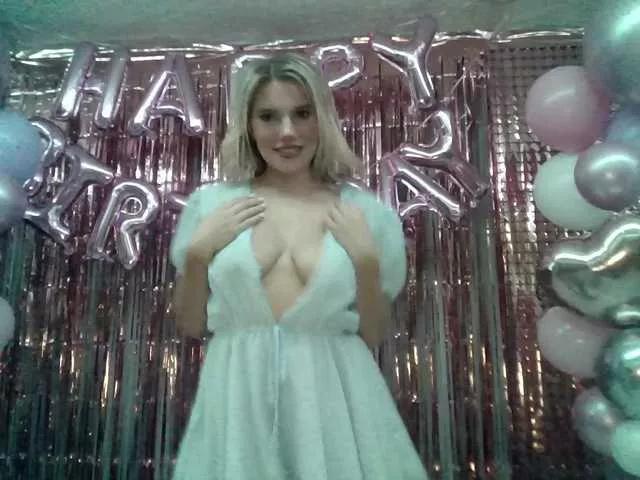 LYLAtop on BongaCams 