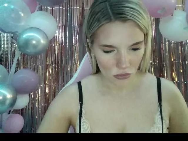 LYLAtop on BongaCams 