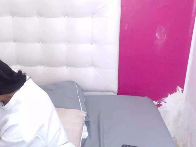 tiny-sarah1 on BongaCams 