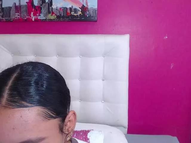 tiny-sarah1 on BongaCams 