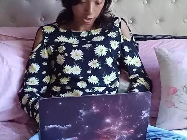 ZaraLuv on BongaCams 