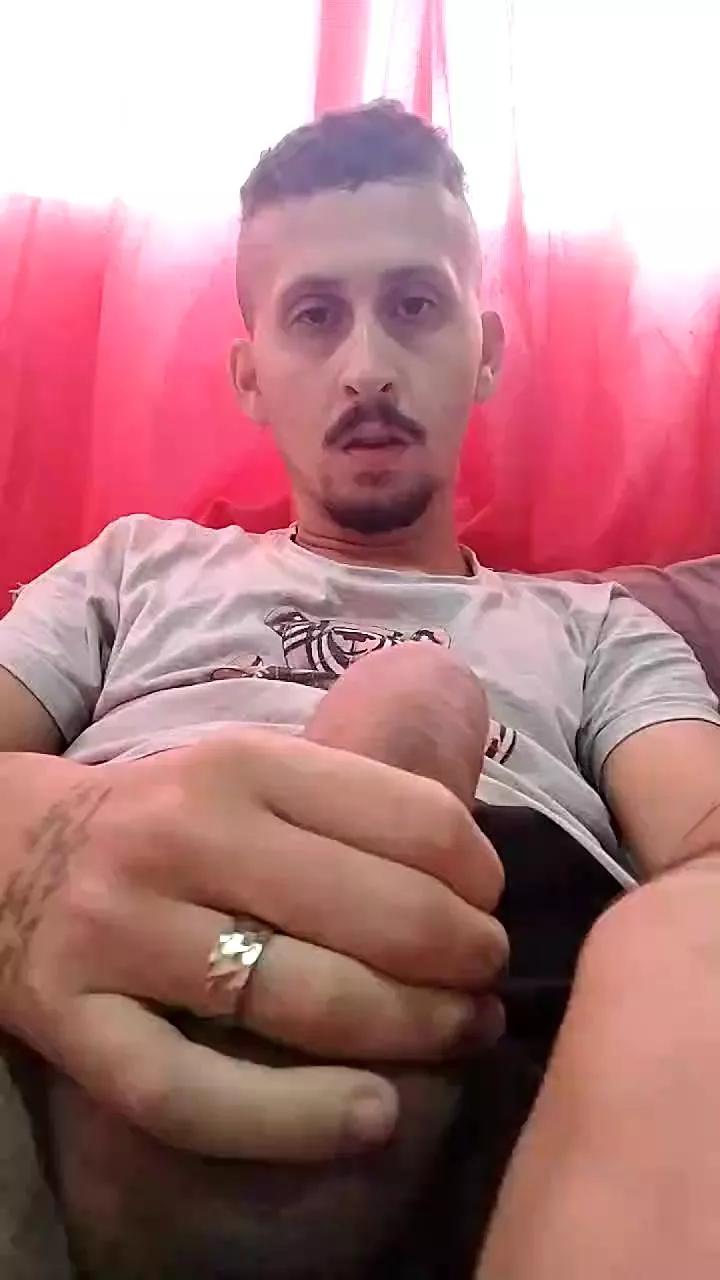 Alemaoroludo2 on Cam4 