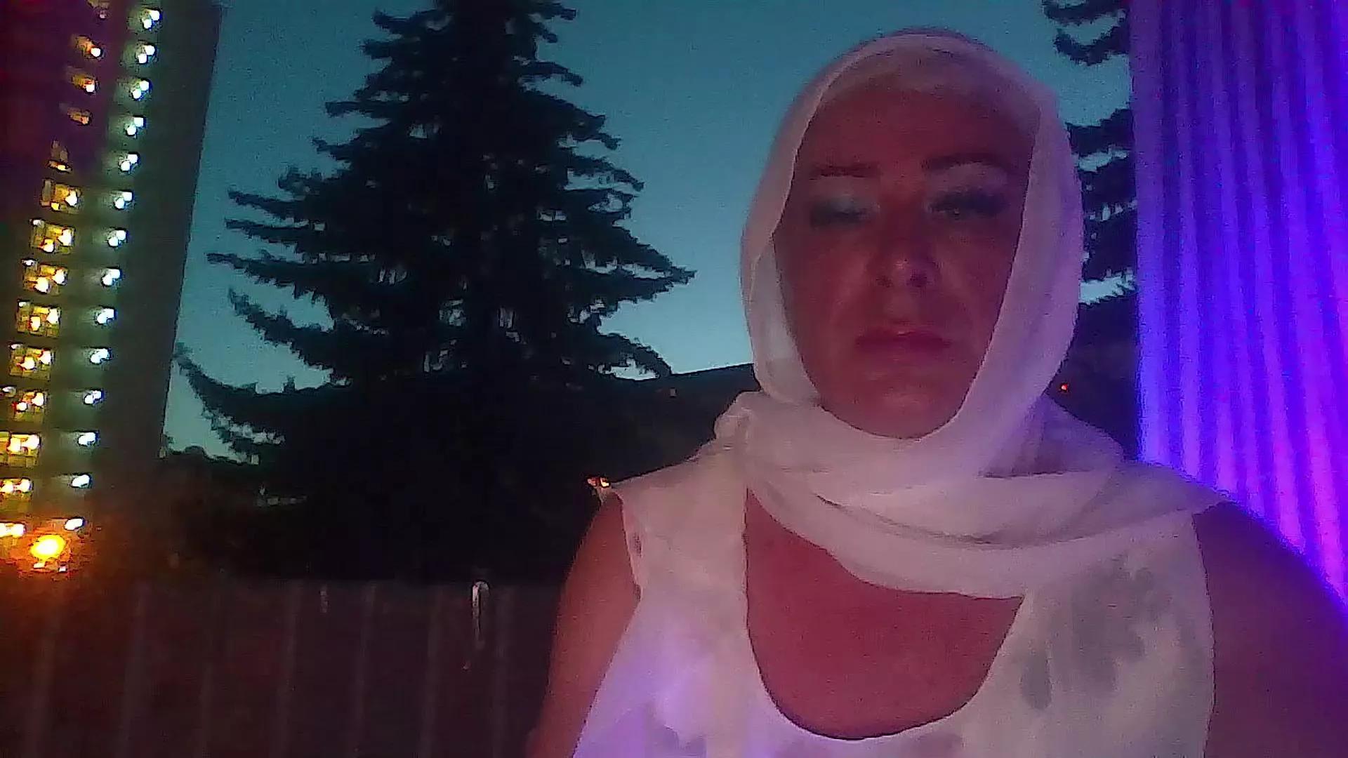 Anazone1 on Cam4 