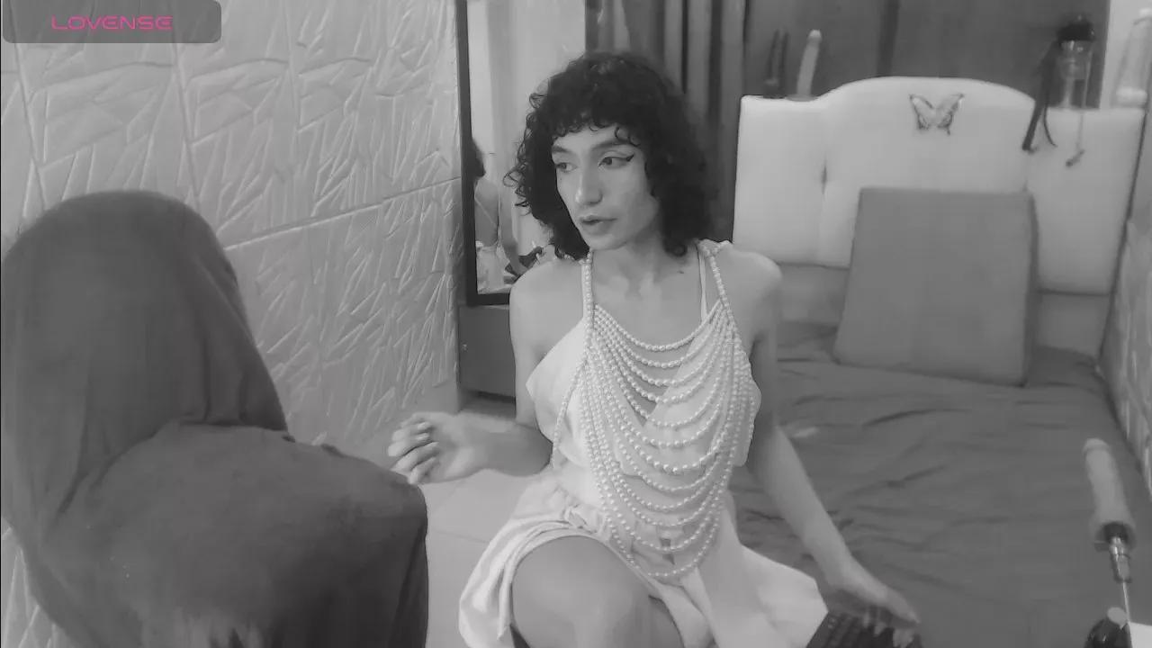 Angellike_doll on Cam4 
