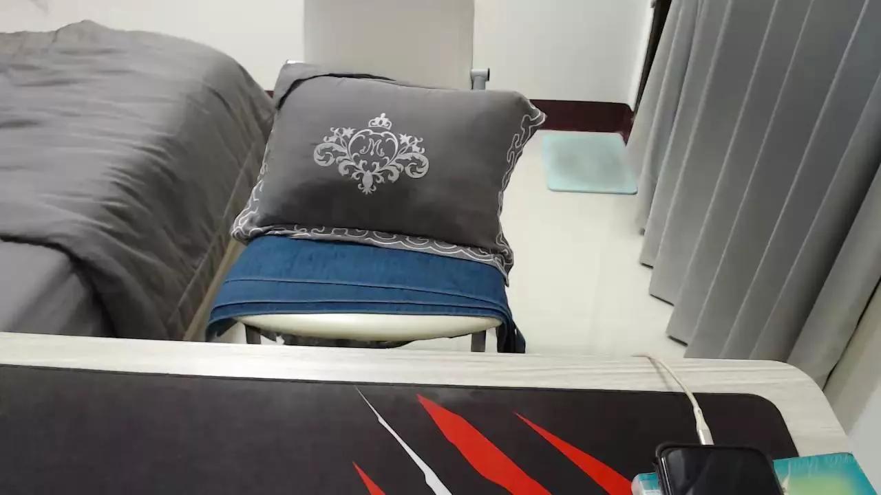 Aqu_01 on Cam4 