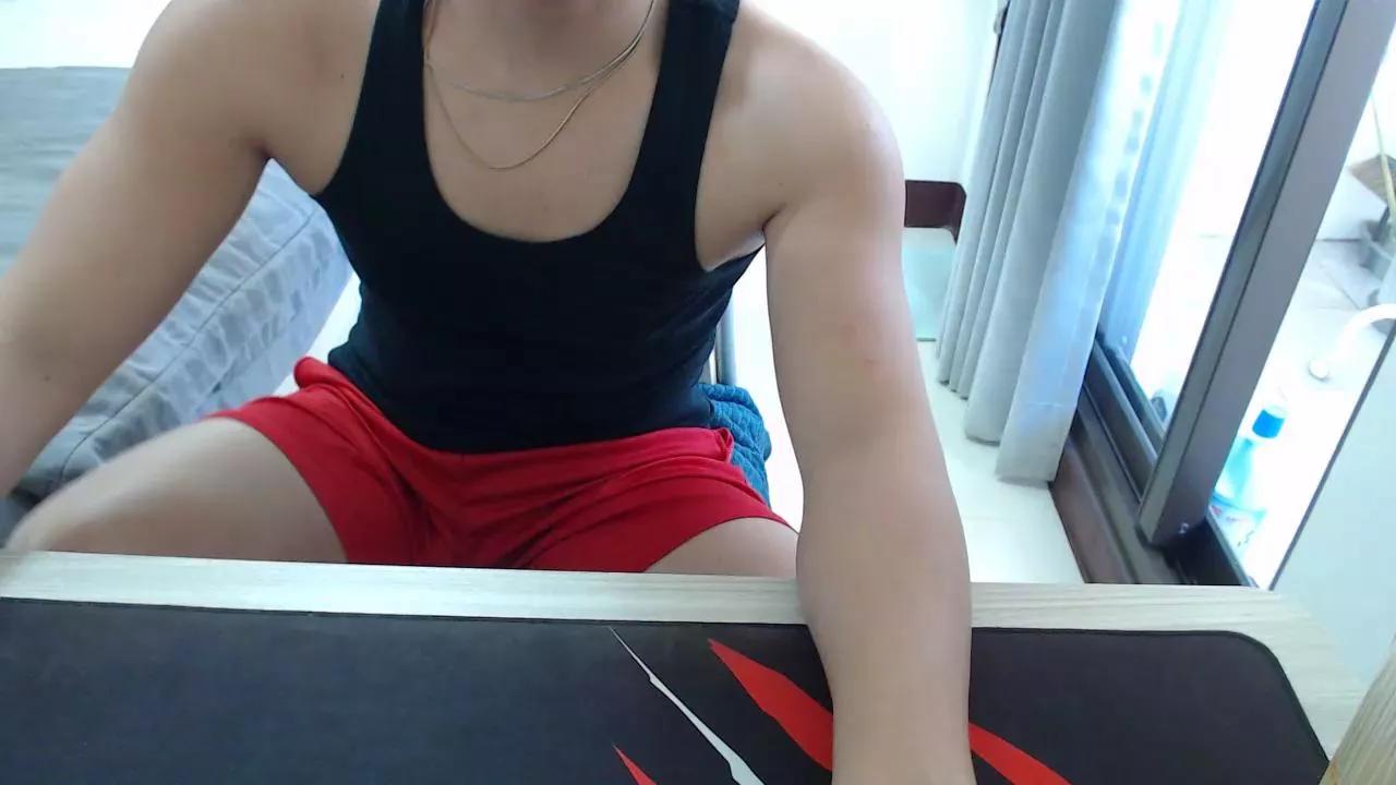 Aqu_01 on Cam4 