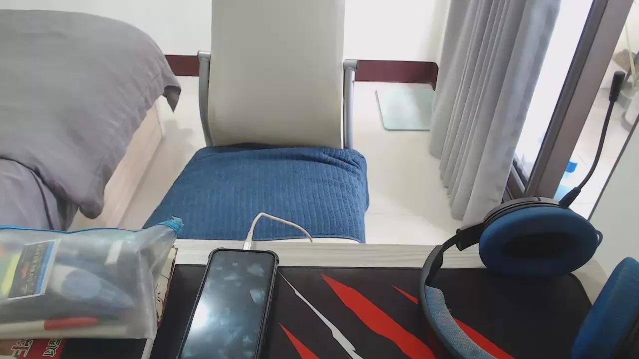 Aqu_01 on Cam4 