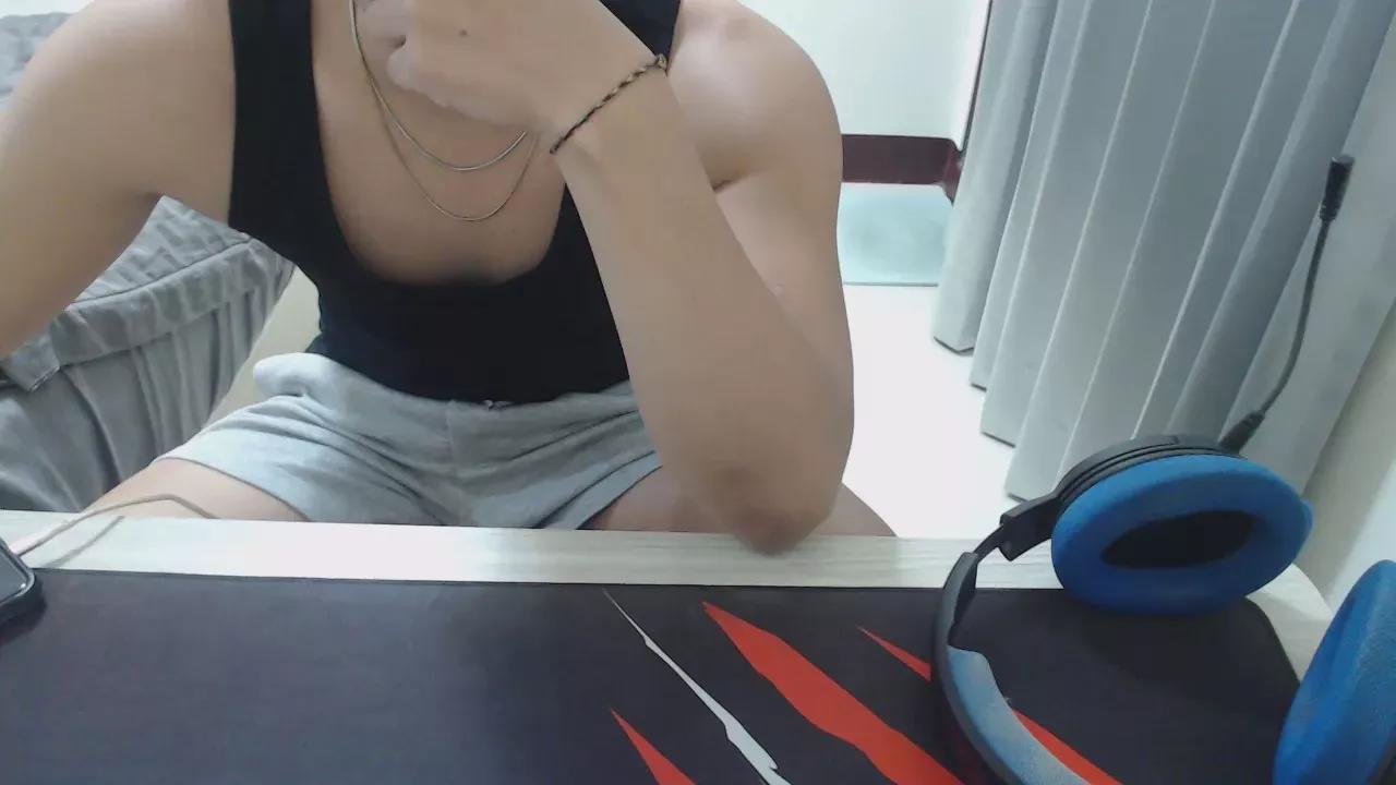 Aqu_01 on Cam4 