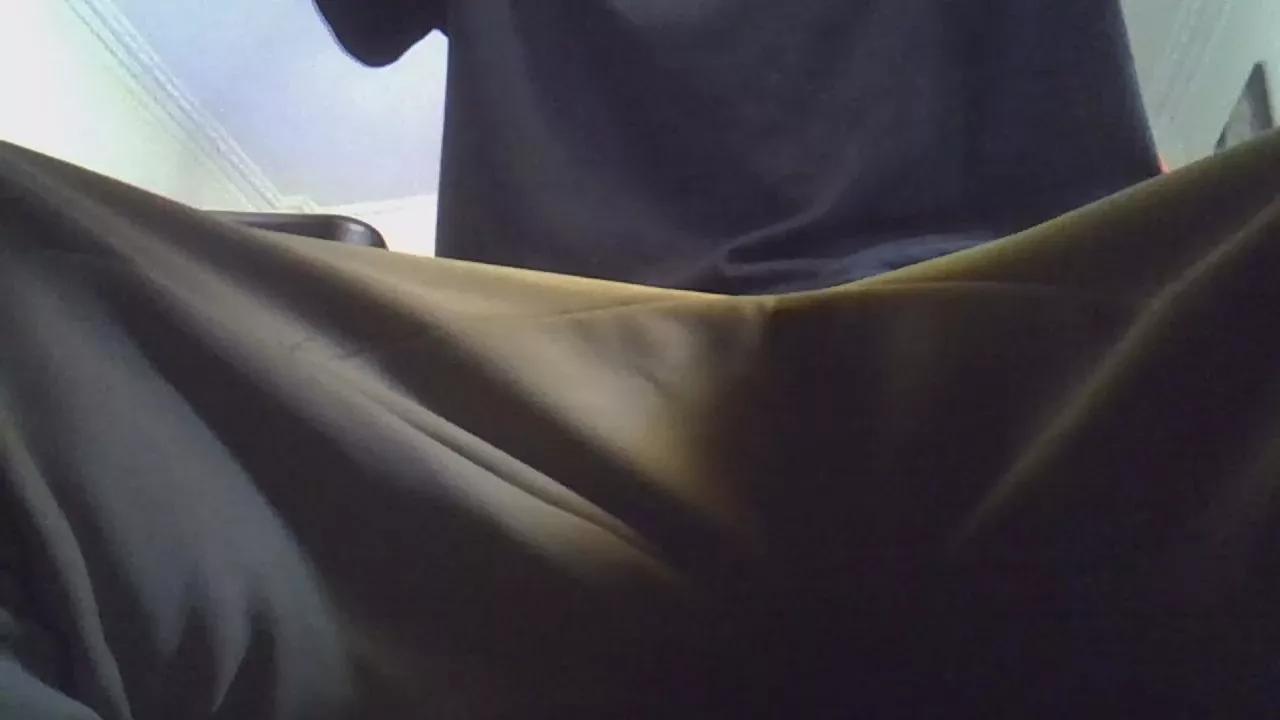 bigone46_xxx on Cam4 