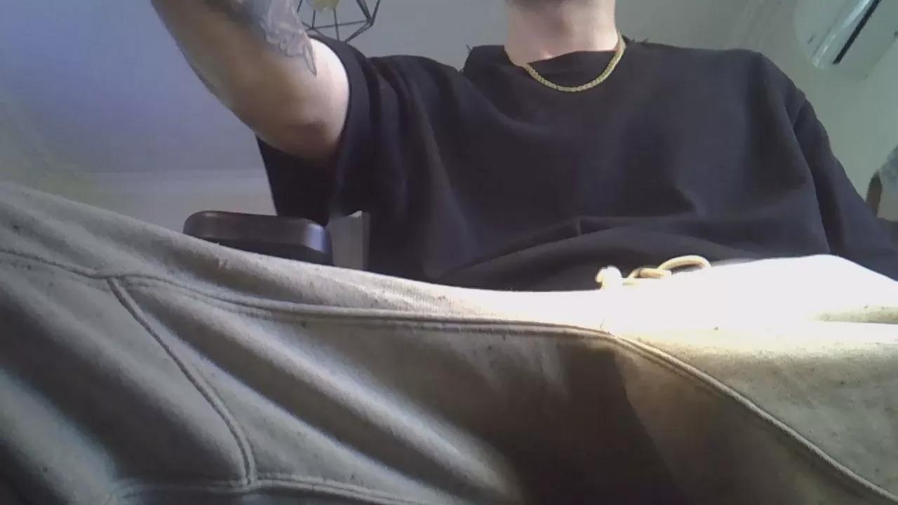 bigone46_xxx on Cam4 