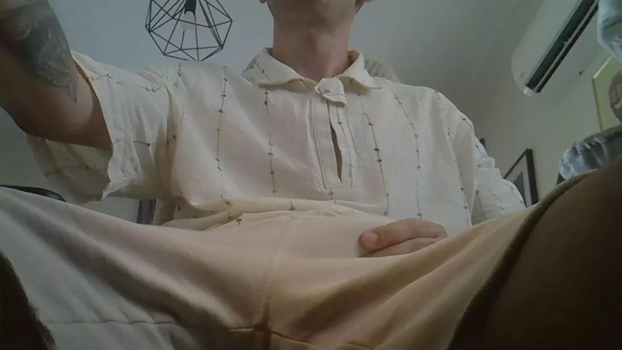 bigone46_xxx on Cam4 