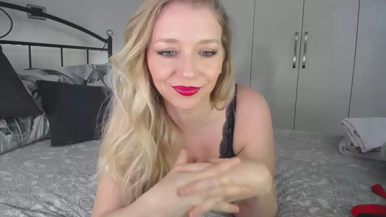 Michelina87 on Cam4 
