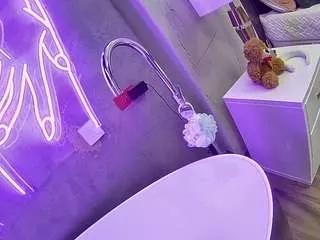 voyeurcam-casa-salsa-bathtub-pov on CamSoda 