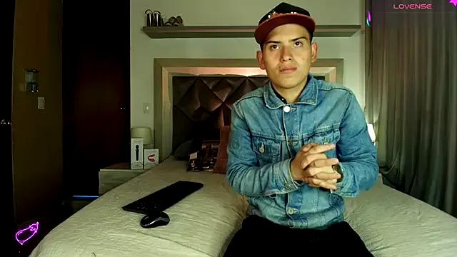 kinkypetite1 — lick nipples