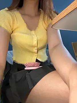 Lami_Mi — Walk naked &squirt on street public