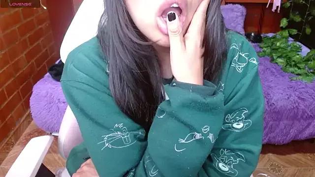 MidoriQuiinn on StripChat 